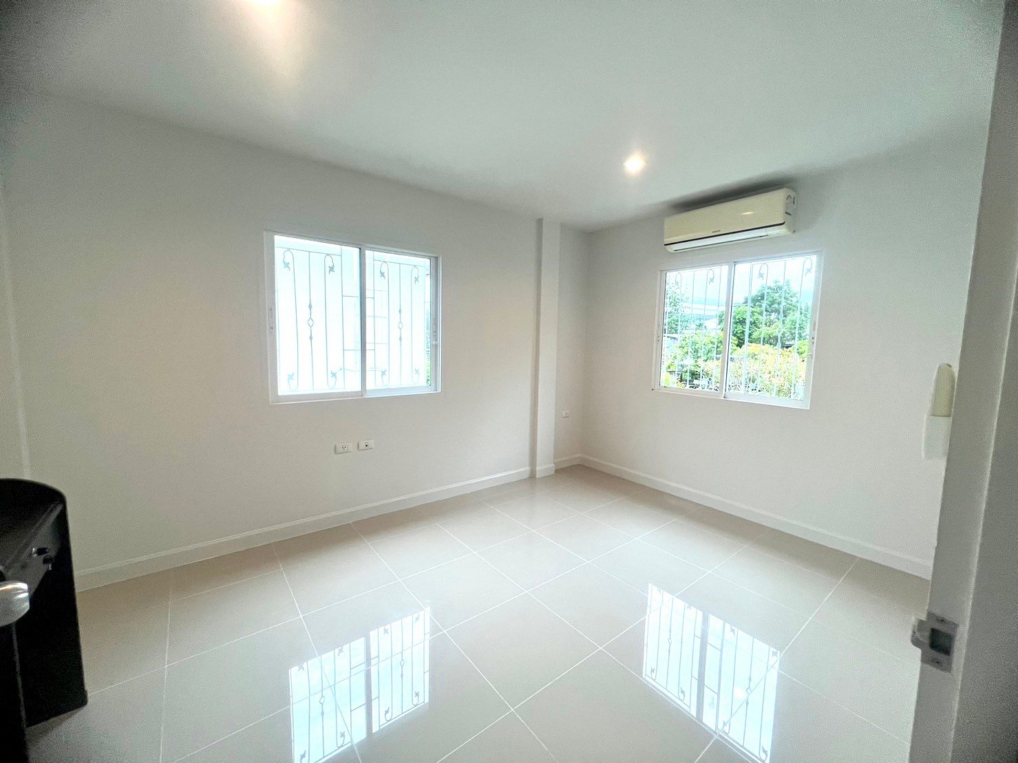 ทาวน์เฮ้าส์ โซนในเมืองใกล้ซุปเปอร์ชิปใหญ่ WR-00564 8