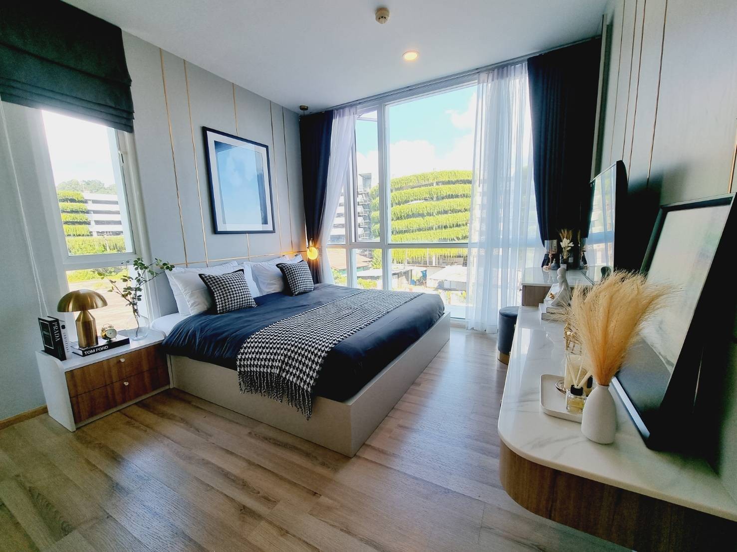 The Base Downtown 2 Bed WR-01357 4