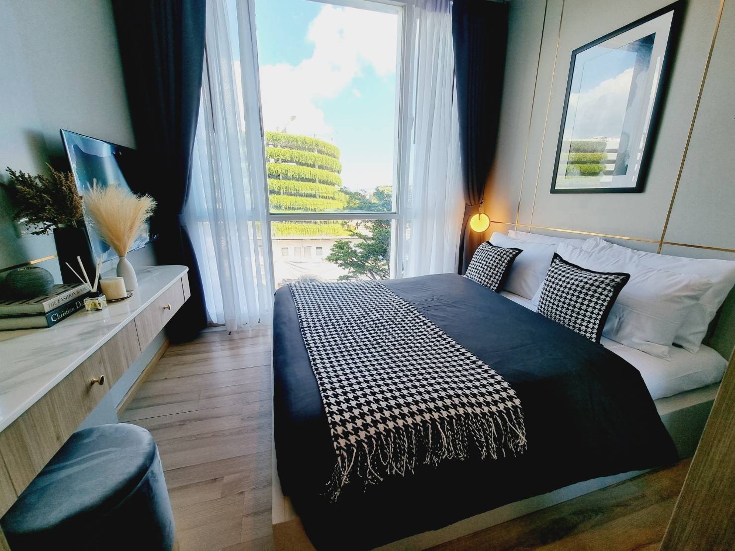 The Base Downtown 2 Bed WR-01357 5