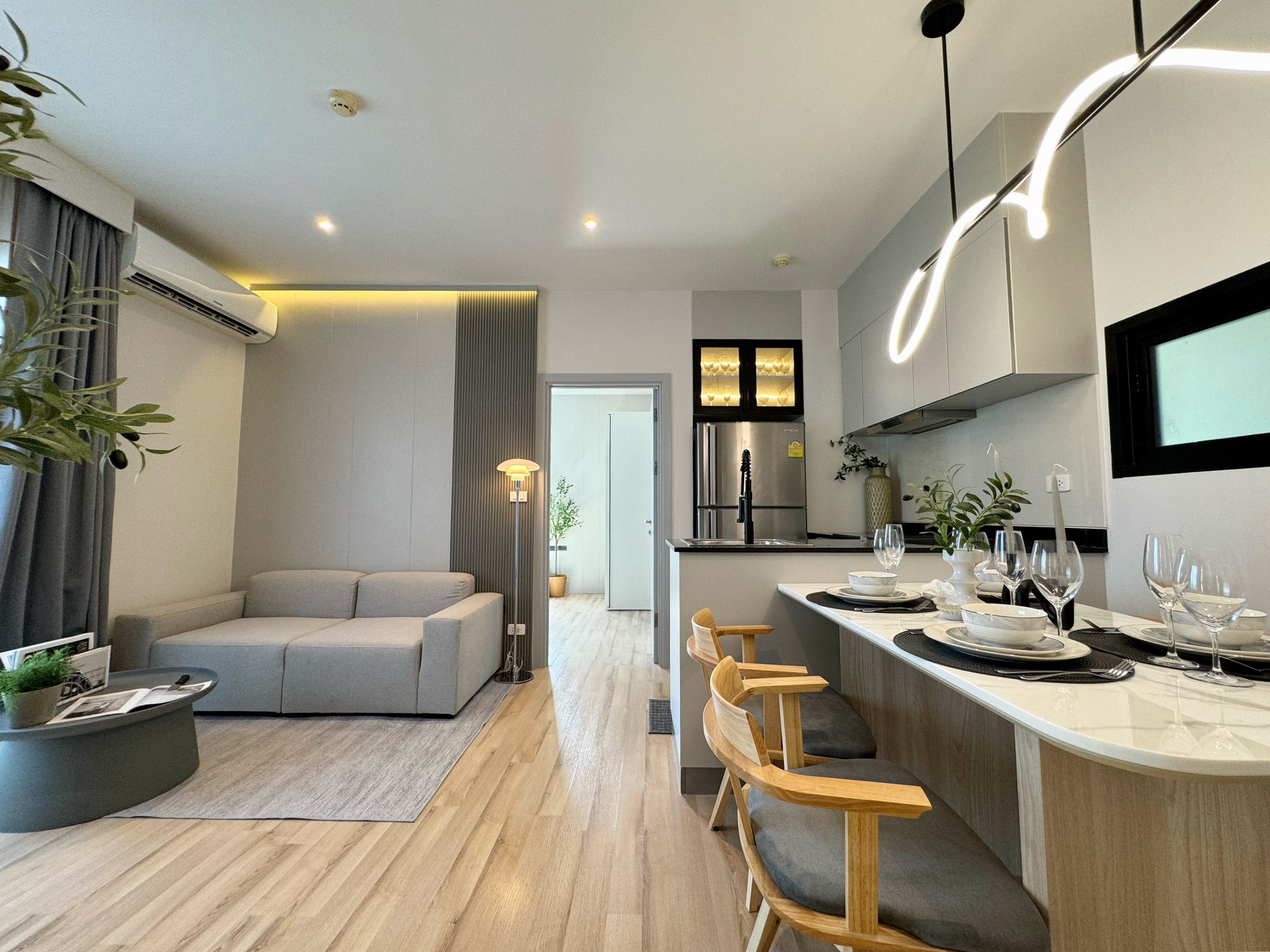The Base Uptown WR-01568 2
