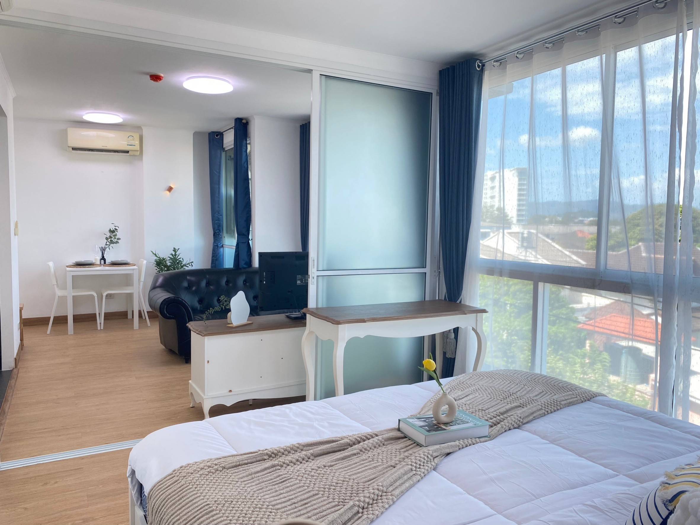 The Wide Condominium WR-01614 2