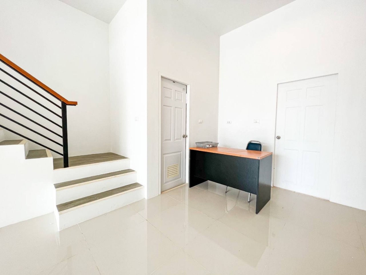 อาคารพาณิชย์ 3 ชั้น ติดถนนขวาง WR-01727 2