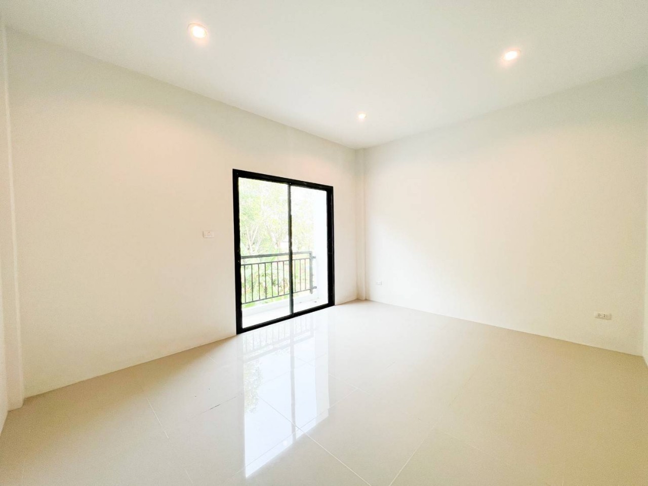 อาคารพาณิชย์ 3 ชั้น ติดถนนขวาง WR-01727 4