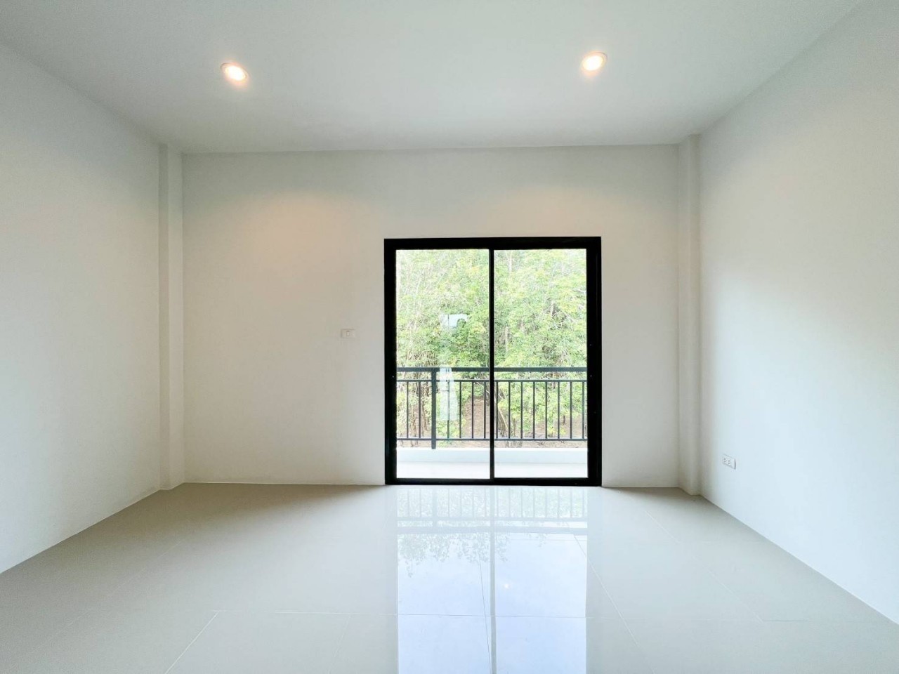 อาคารพาณิชย์ 3 ชั้น ติดถนนขวาง WR-01727 6