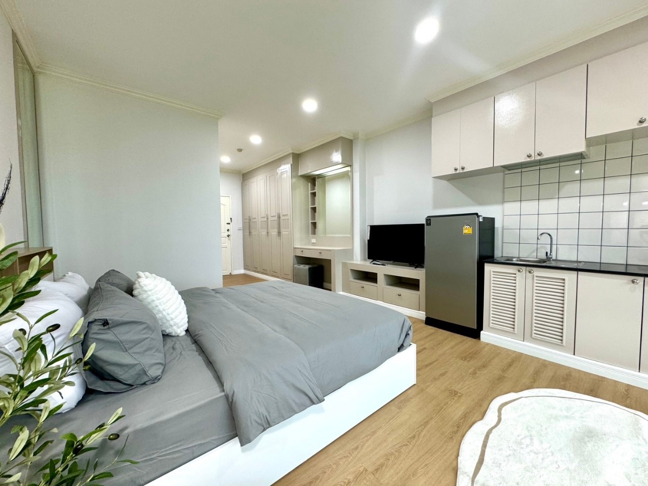 Phanason The Green Place Condominium WR-02130 3
