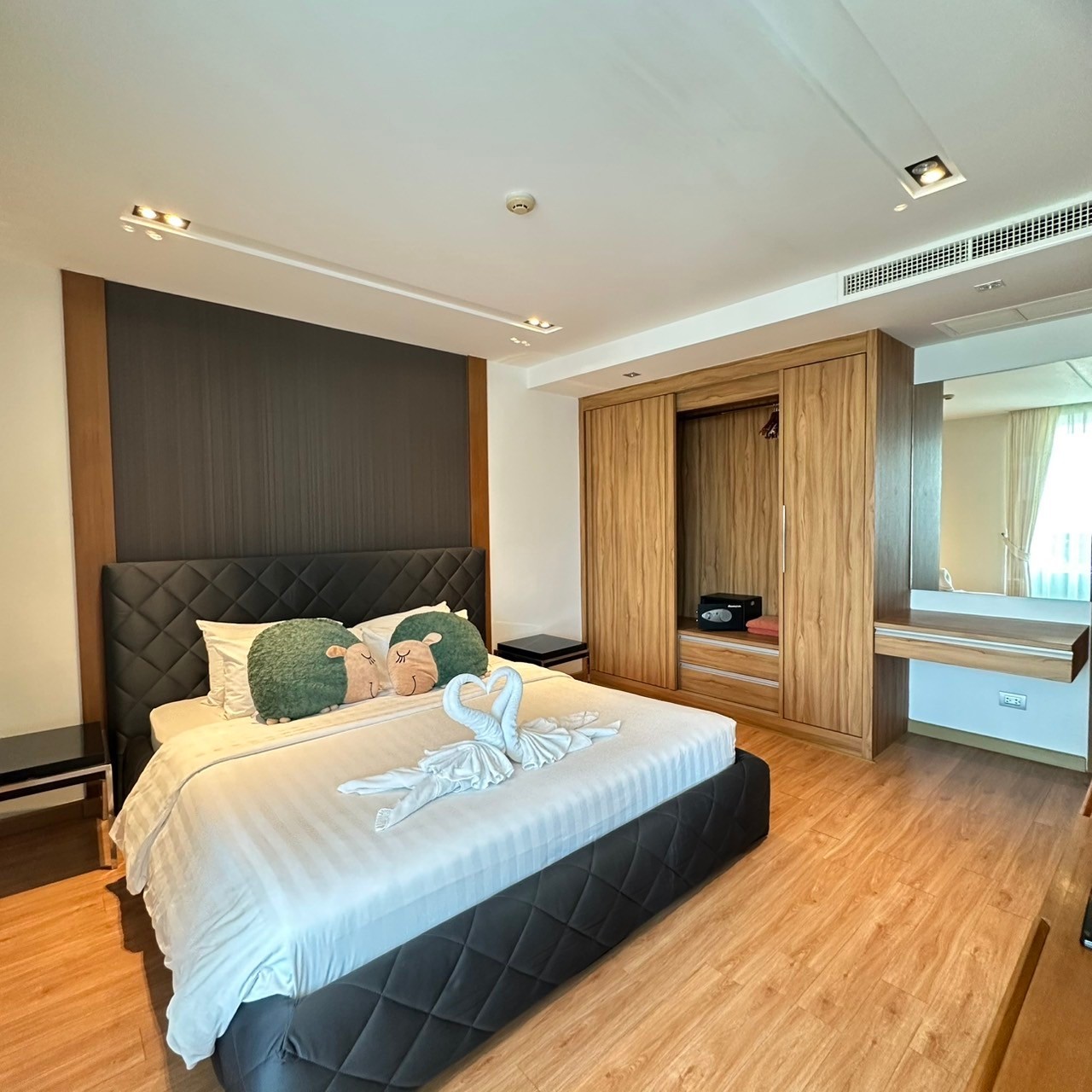 Privilege Luxury Condominium WR-02770 3