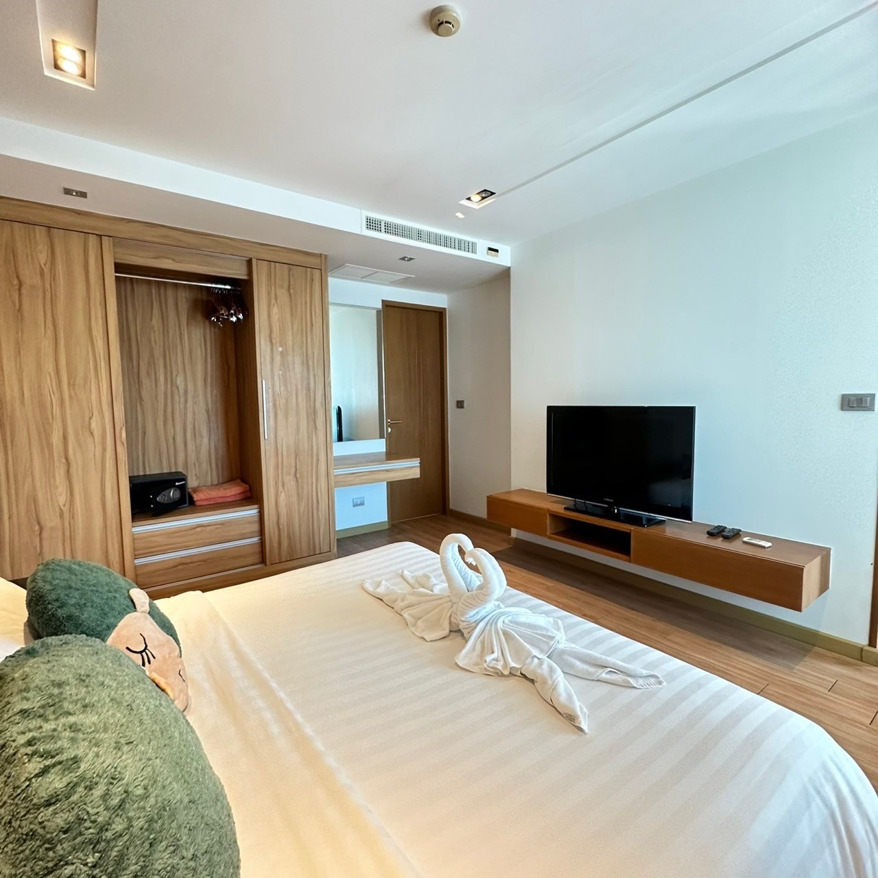 Privilege Luxury Condominium WR-02770 4