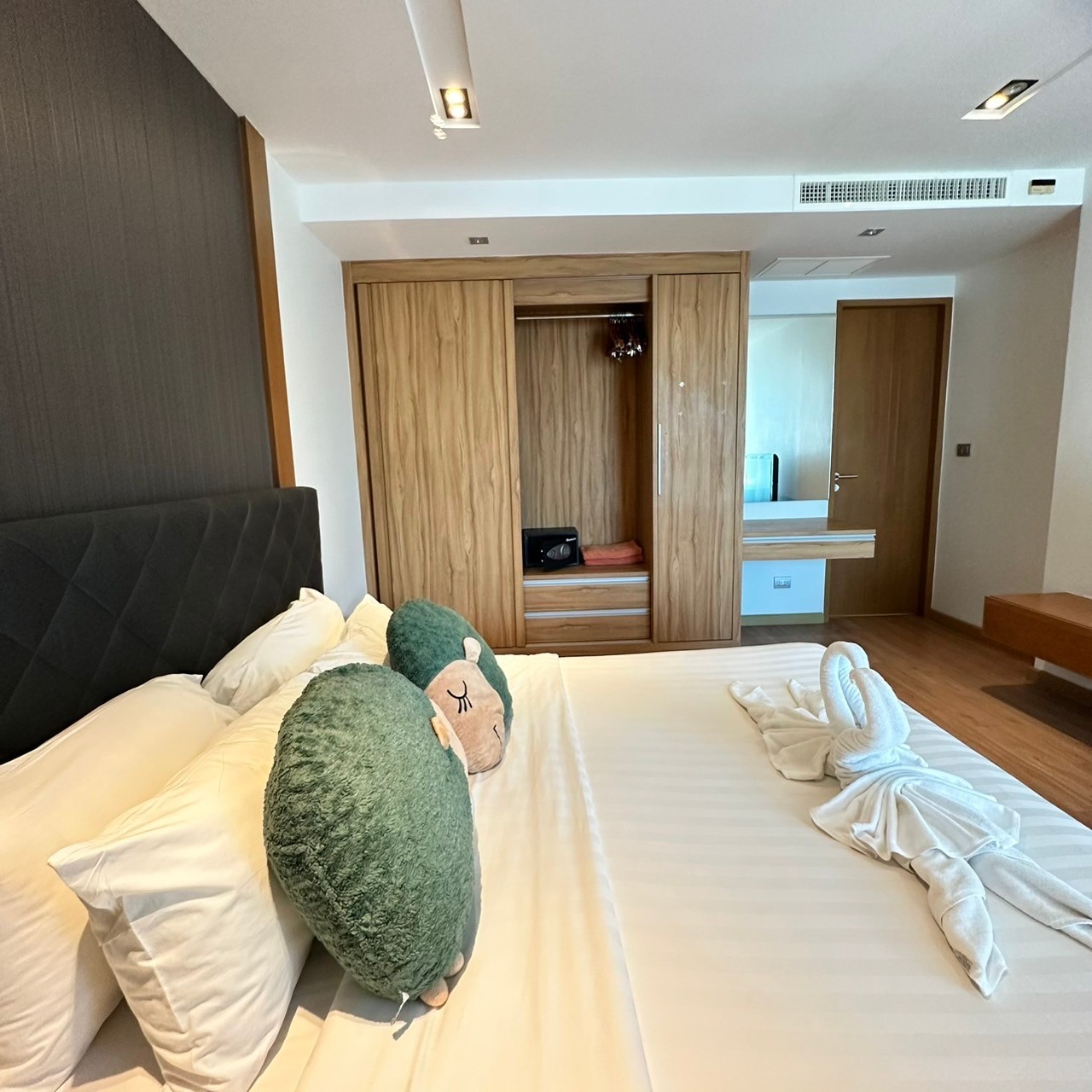 Privilege Luxury Condominium WR-02770 5