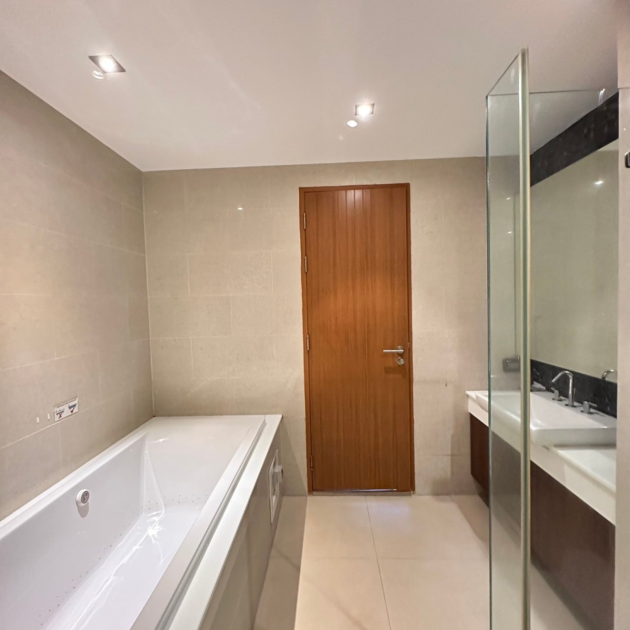 Privilege Luxury Condominium WR-02770 8