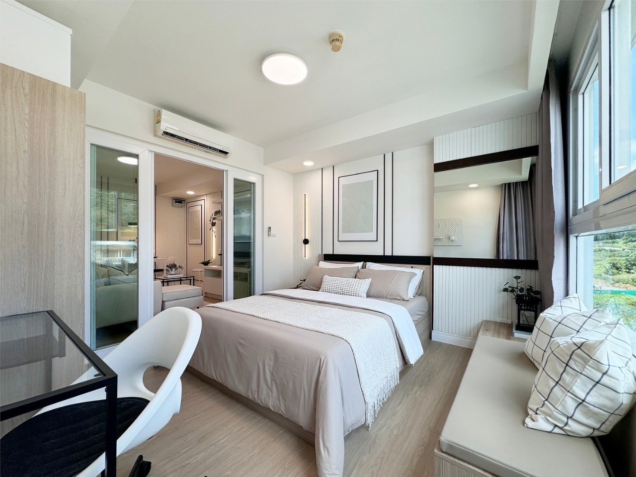 The Royal Place WR-02830 6