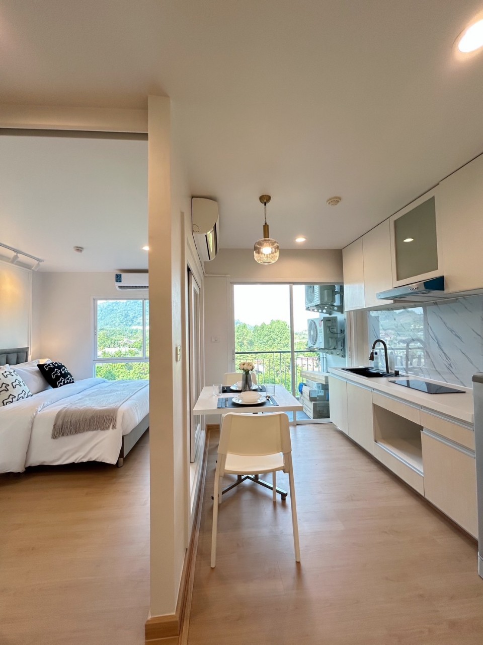 The Scene Condo WR-02859 8