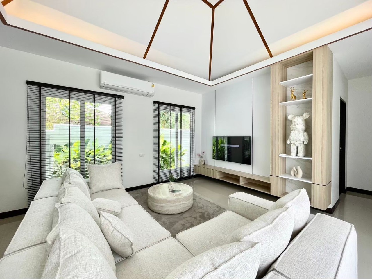 INTIRA Rawai Pool Villa WR-02873 2