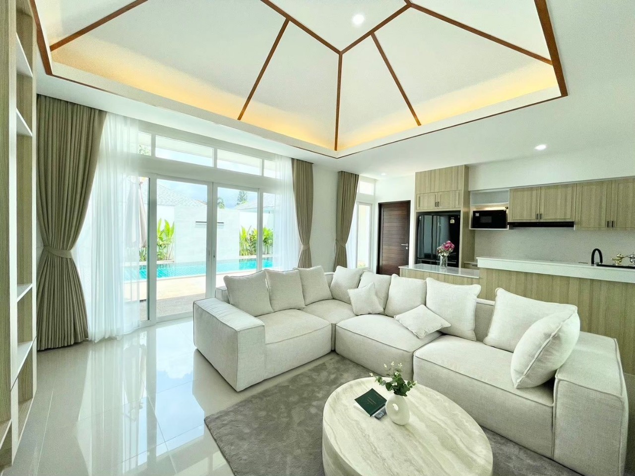 INTIRA Rawai Pool Villa WR-02873 3