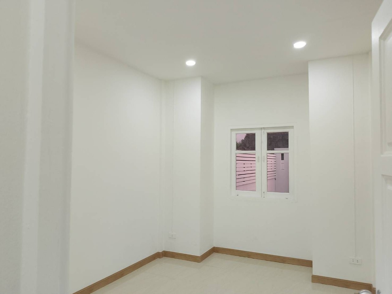 หมู่บ้านสาธินี ม่าหนิก WR-02947 3