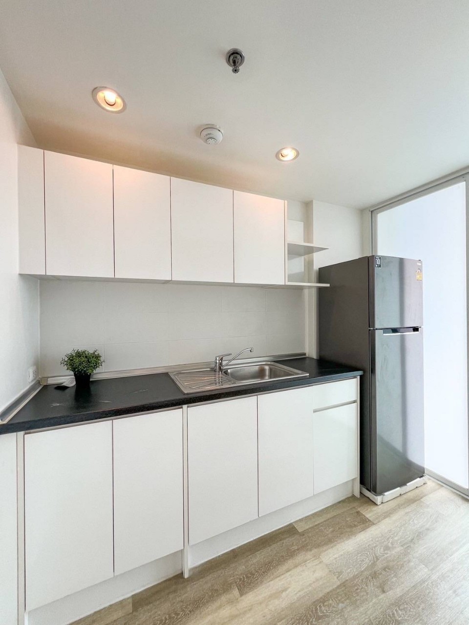 The Light Condominium WR-02970 10