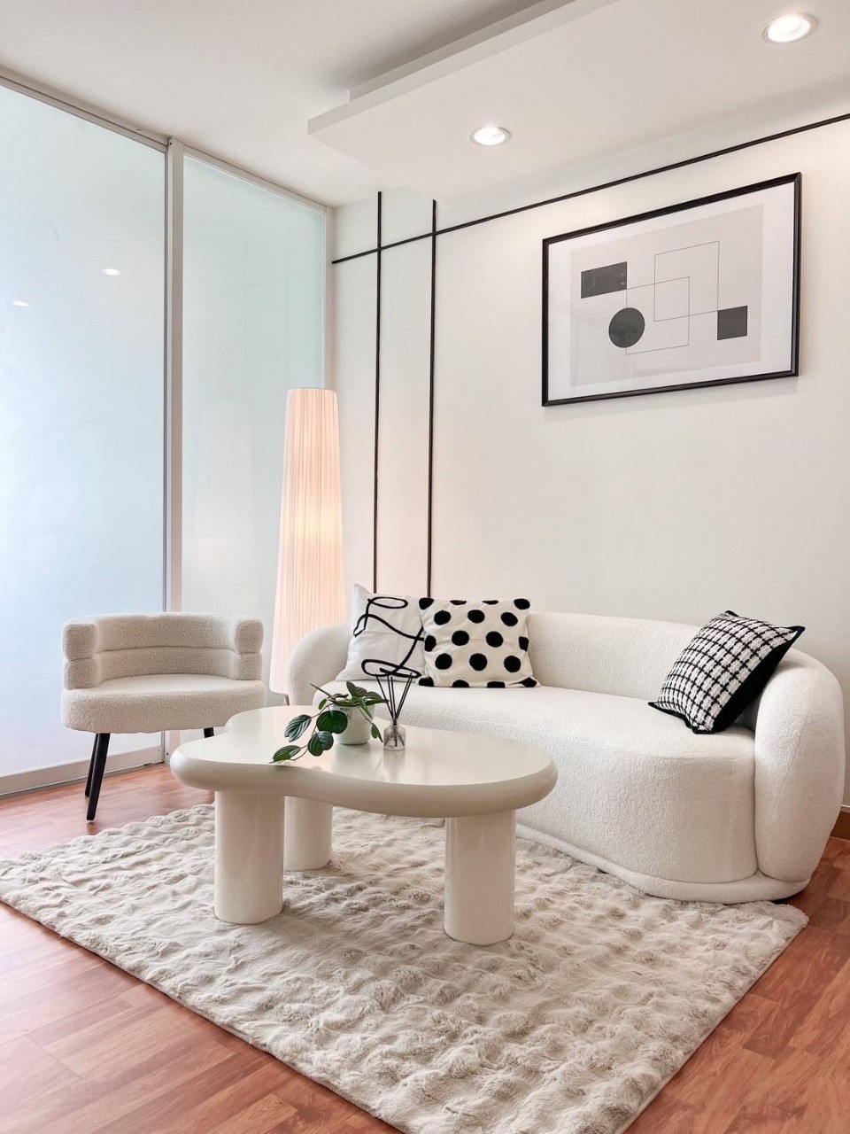 The Light Condominium WR-02970 2