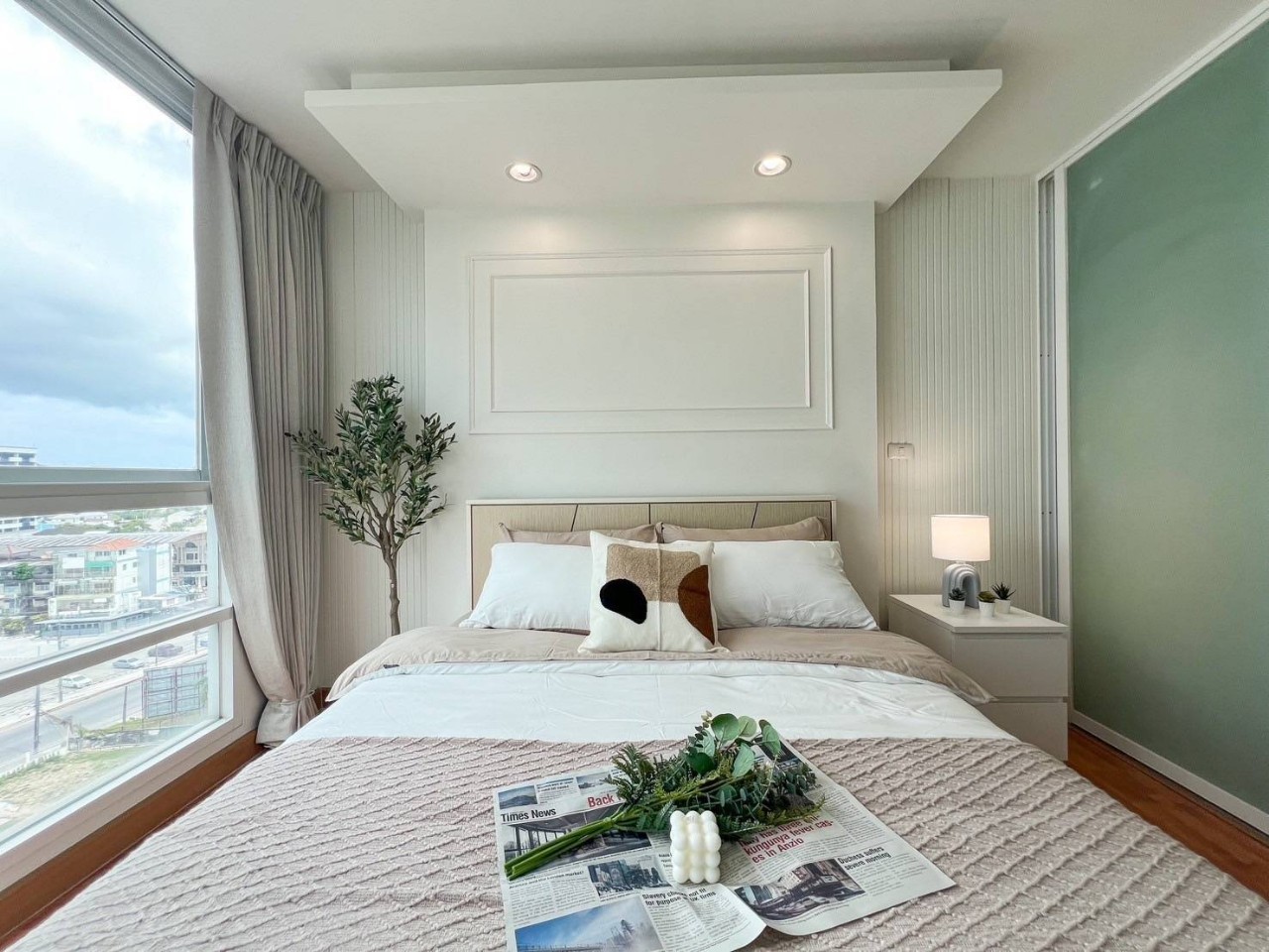 The Light Condominium WR-02970 7