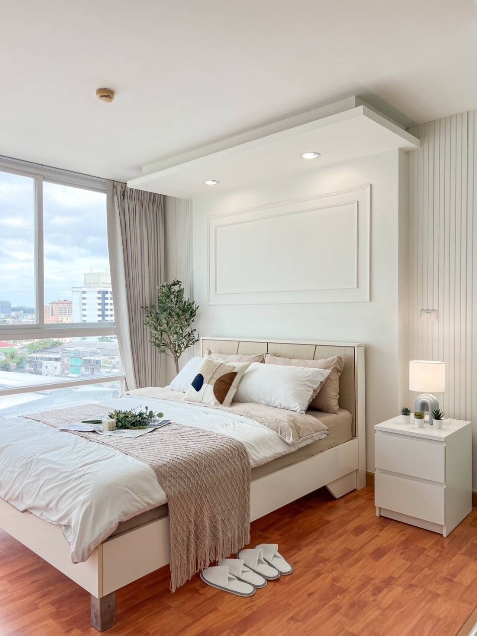The Light Condominium WR-02970 8