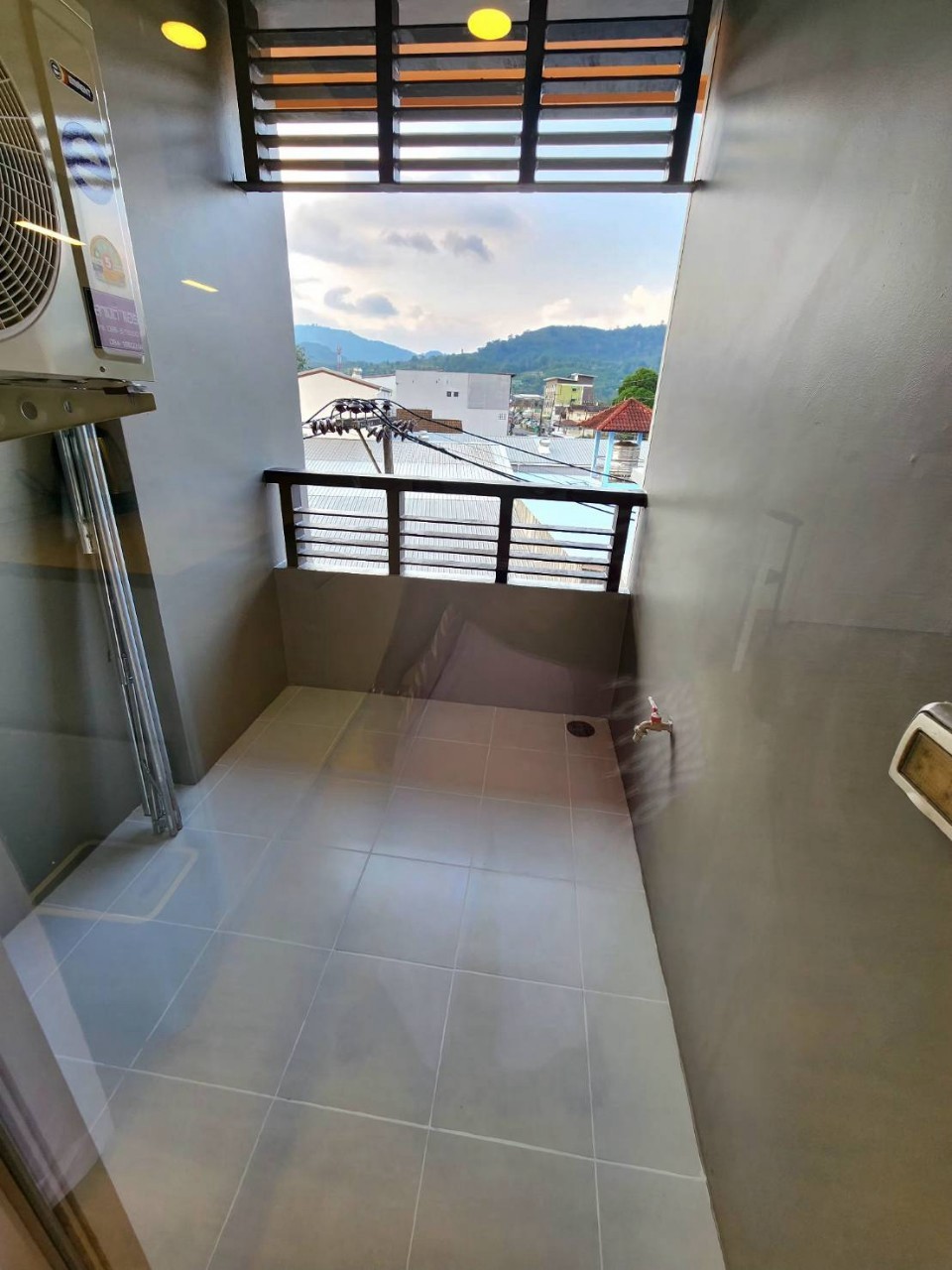 The Clover Condo WR-03061 12