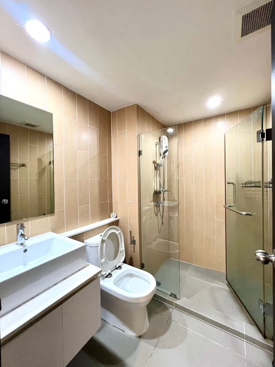 Centrio Condominium WR-03065 9