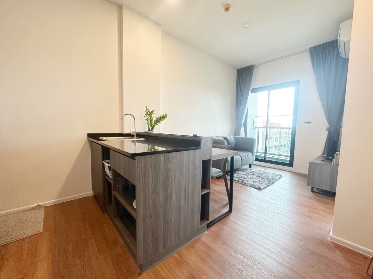 Space Condo WR-03073 8