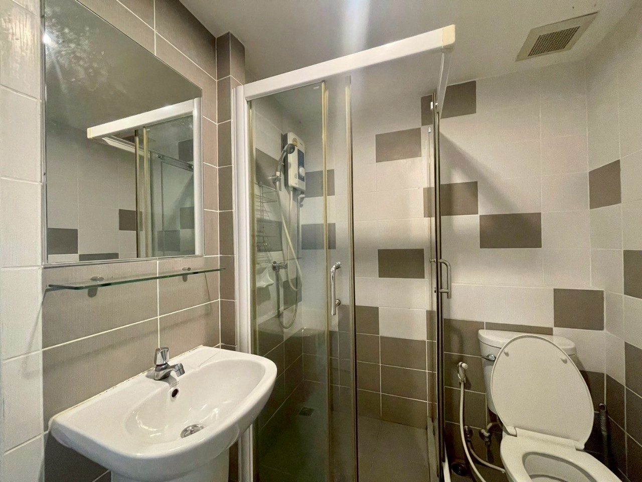 Zcape 3 Condominium WR-03084 10