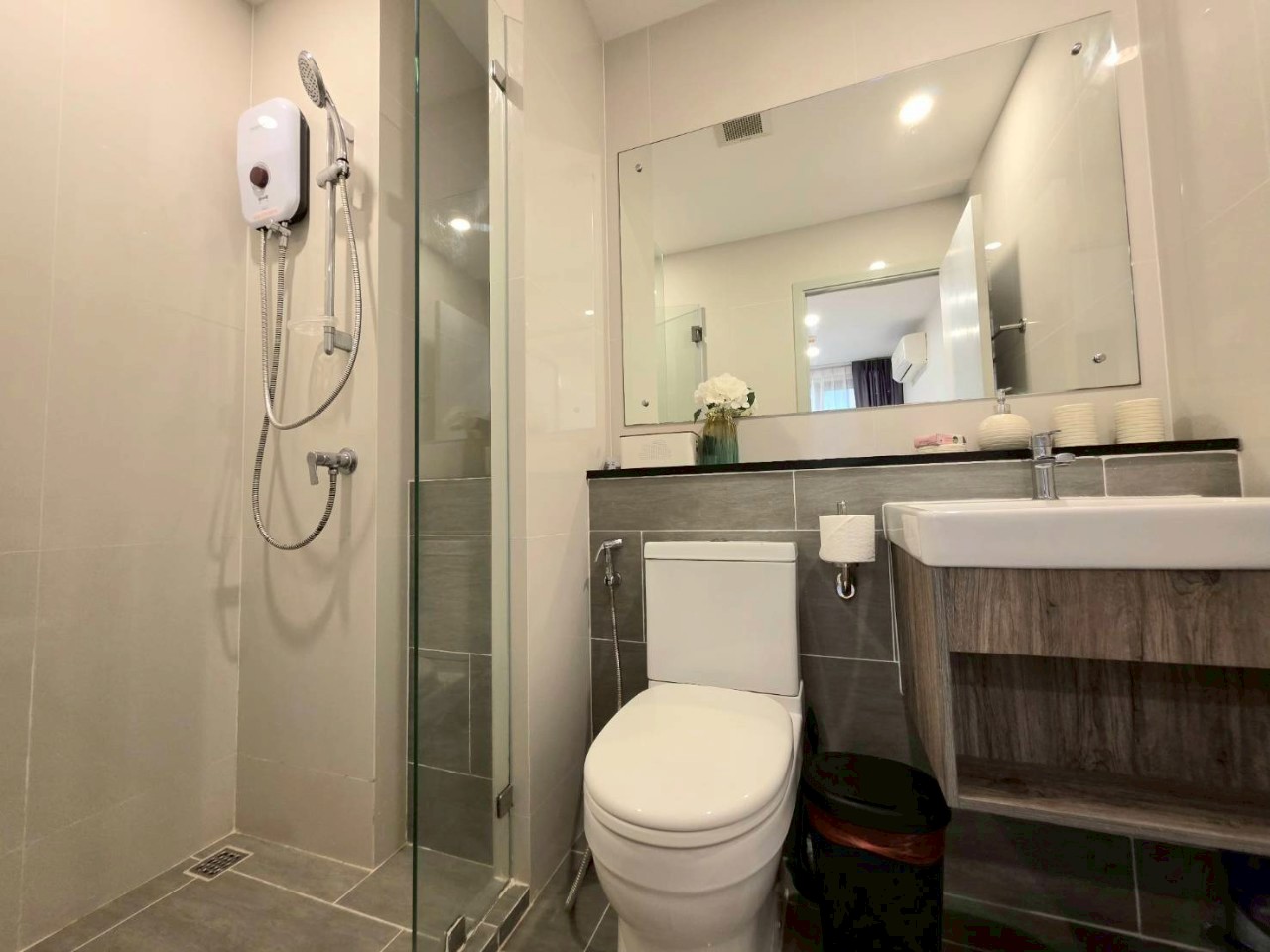Space Condo WR-03285 12