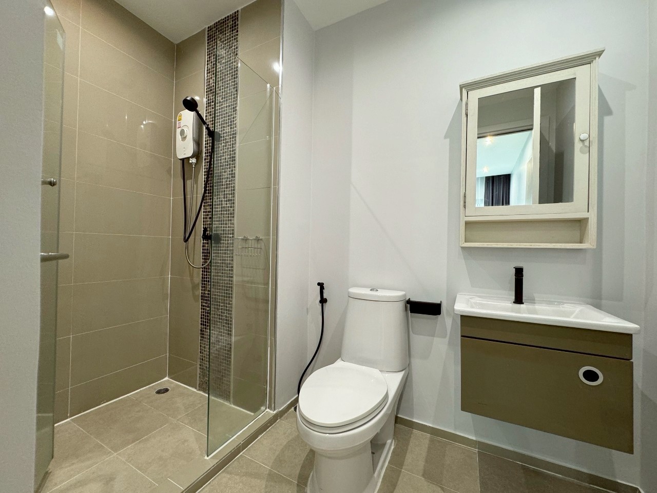 DLUX Condominium WR-03327 11