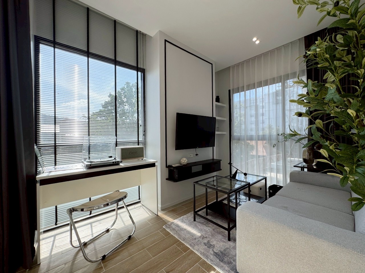 DLUX Condominium WR-03327 2