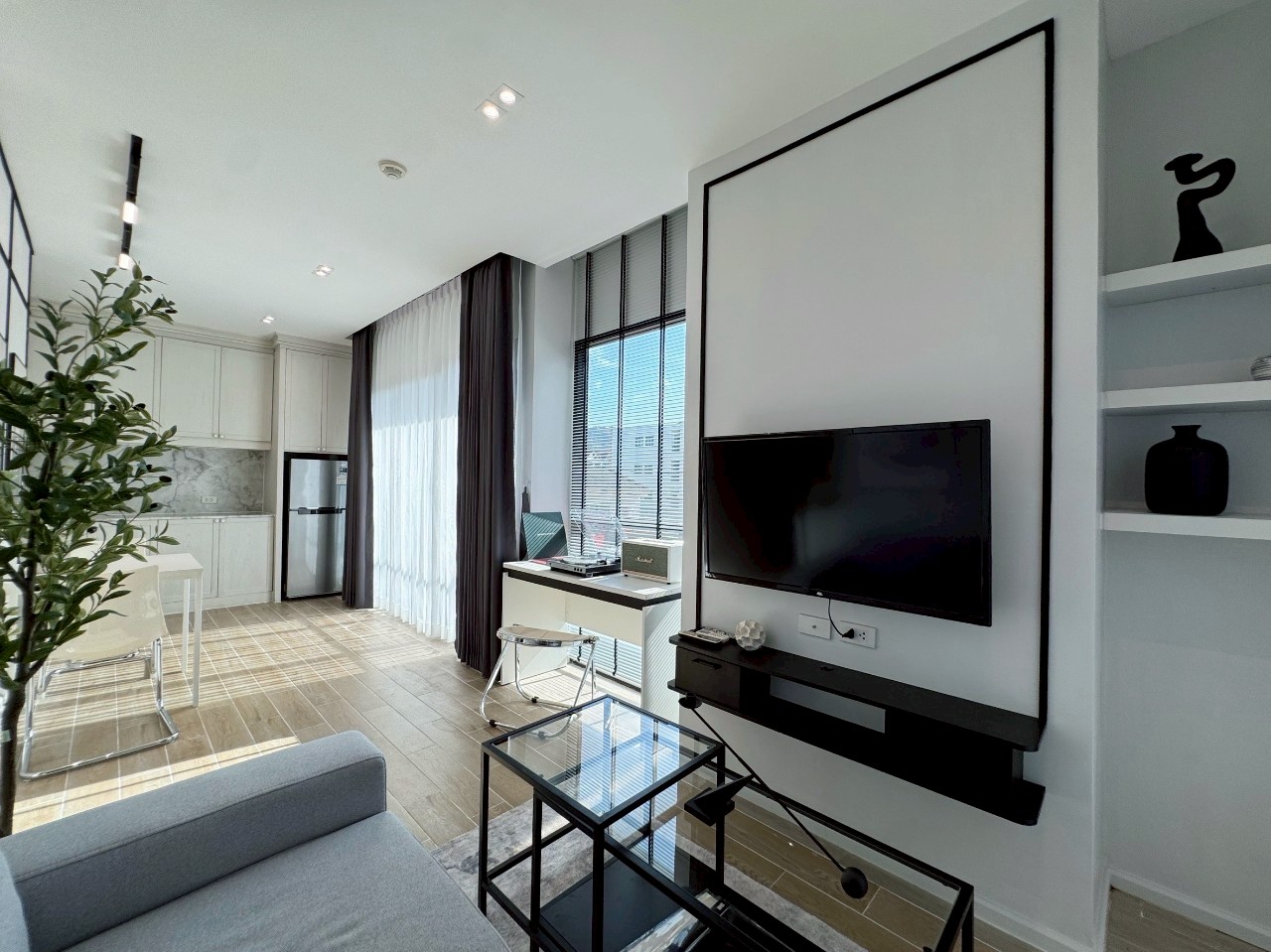 DLUX Condominium WR-03327 3