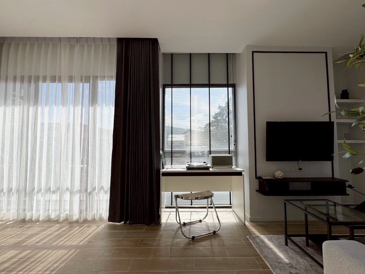 DLUX Condominium WR-03327 5