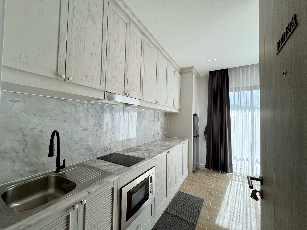 DLUX Condominium WR-03327 7