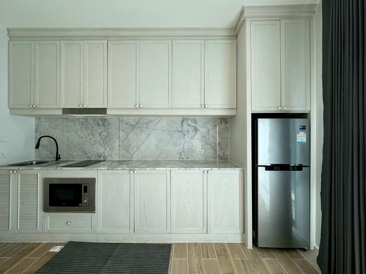 DLUX Condominium WR-03327 8