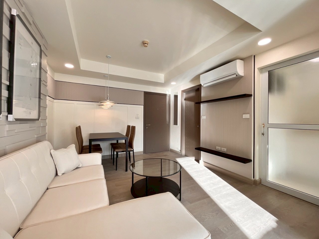 The Royal Place WR-03351 3