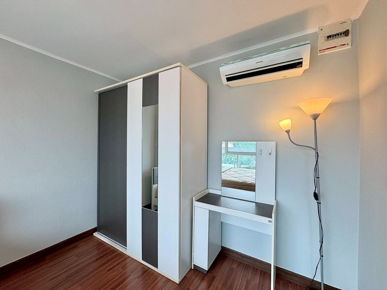 The Wide Condo WR-03364 10