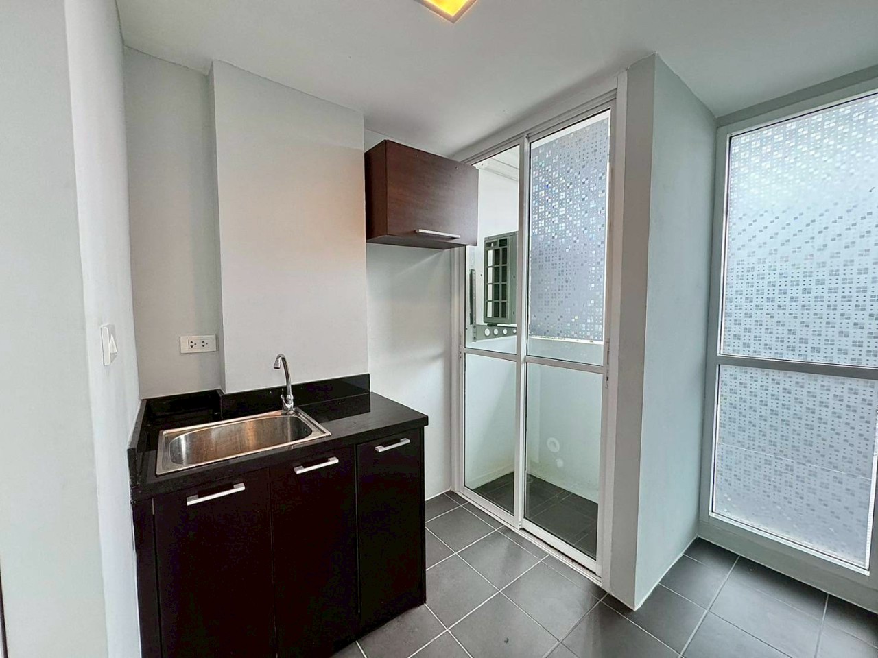 The Wide Condo WR-03364 8