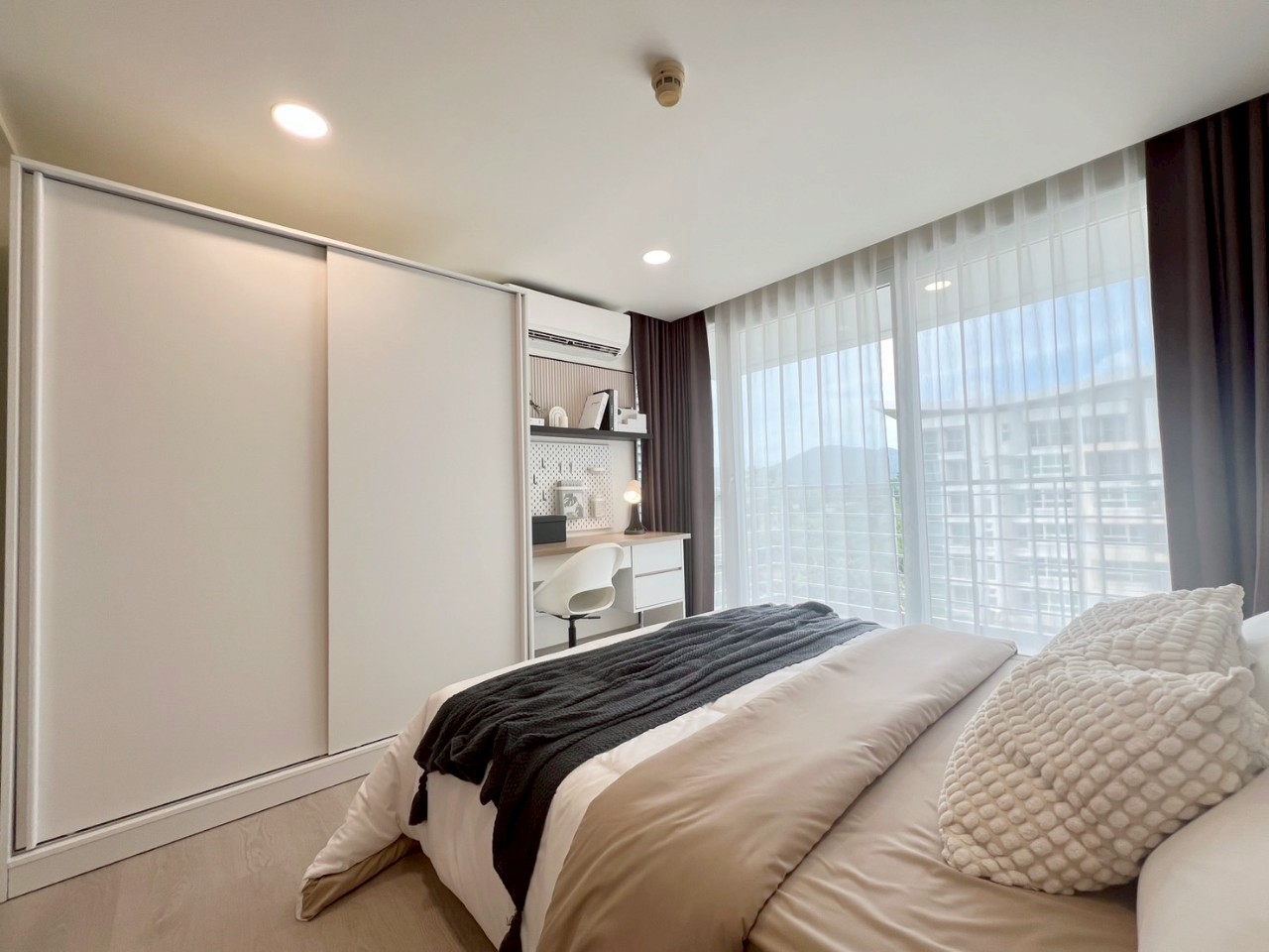 The Royal Place WR-03351 10