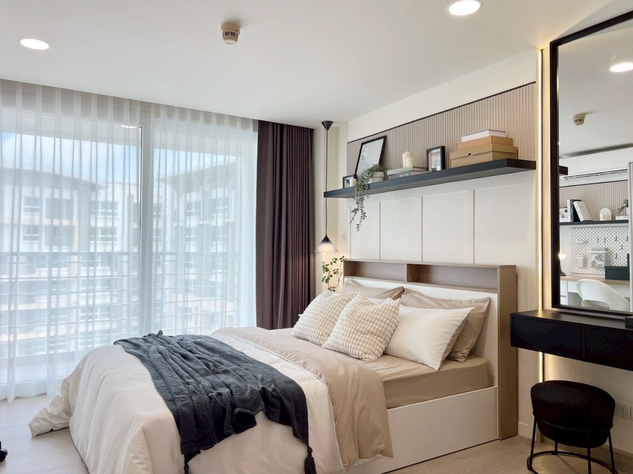 The Royal Place WR-03351 3