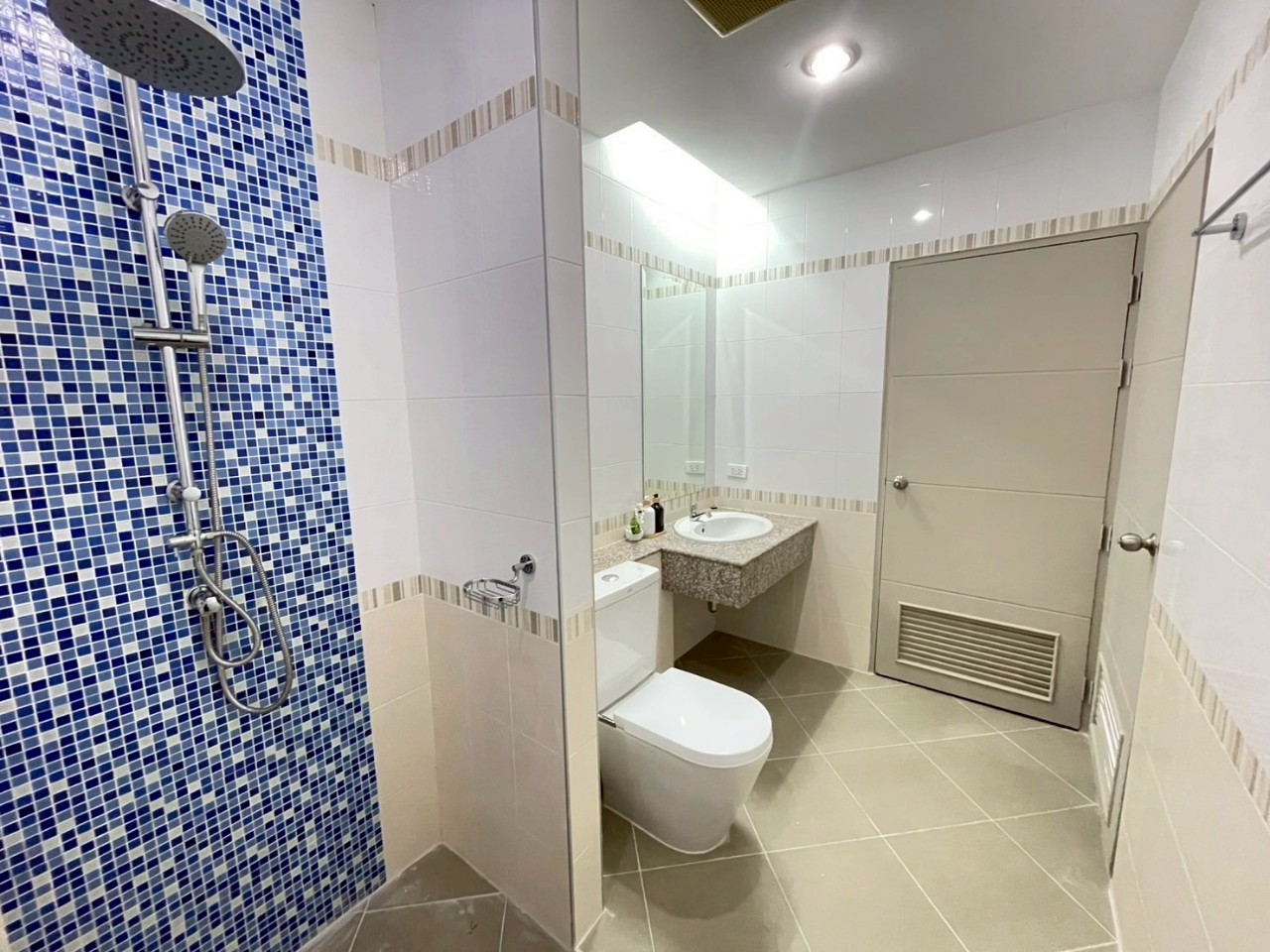 Phanason The Green Place Condominium WR-03468 11