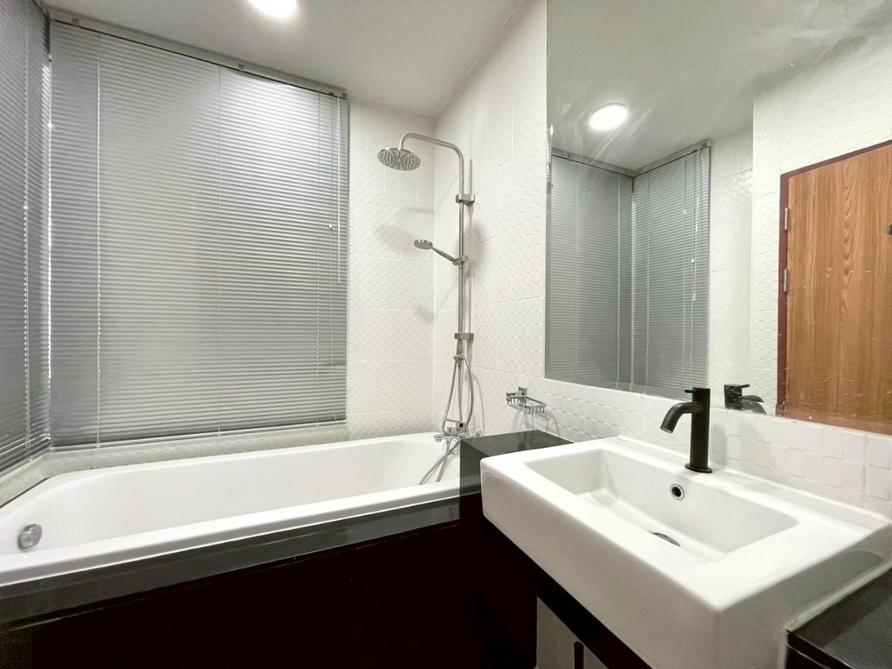 Chic Condominium WR-03478 10