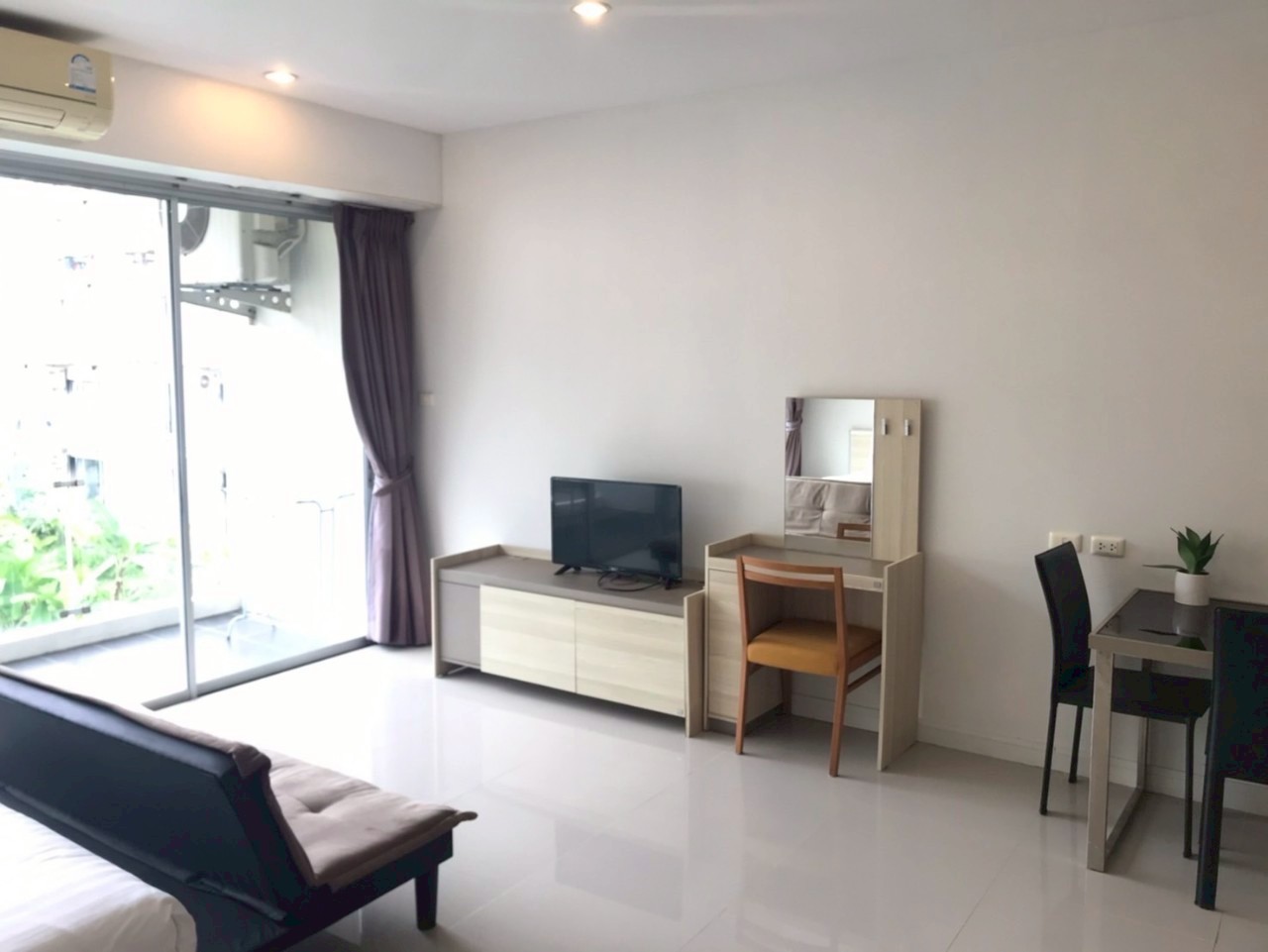 Chic Condominium WR-03544 2
