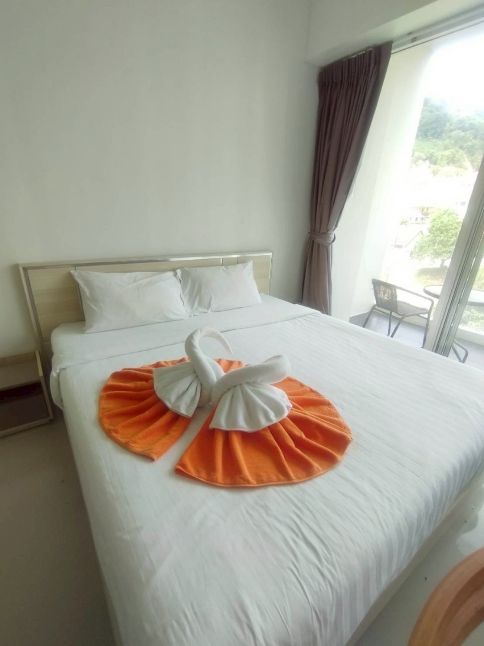 Chic Condominium WR-03544 3
