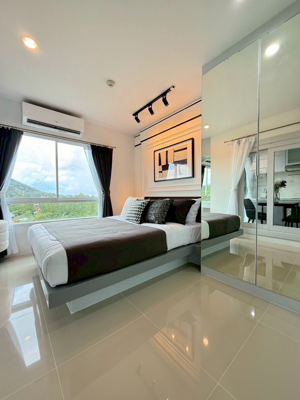 The Scene Condo WR-03579 4
