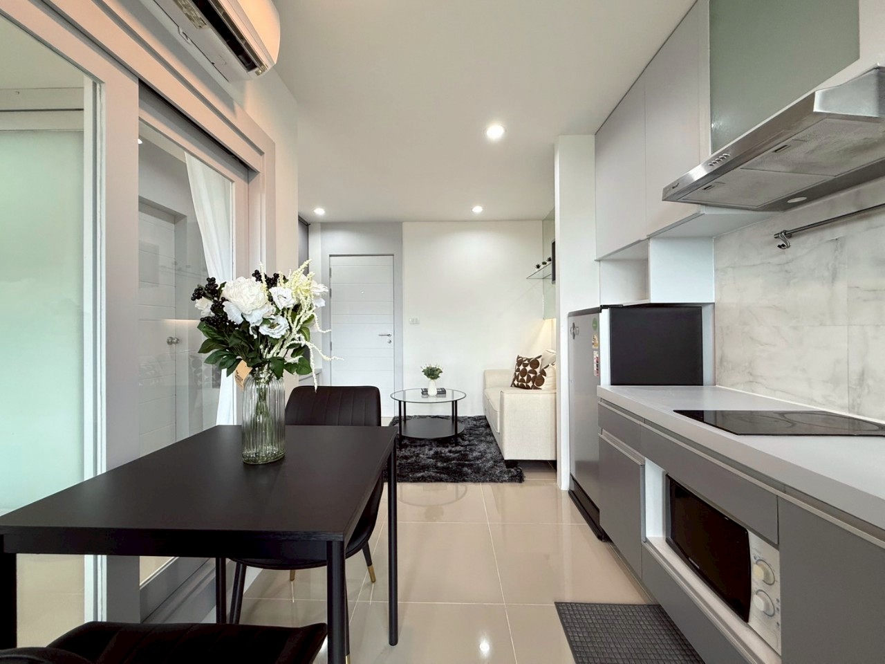 The Scene Condo WR-03579 8