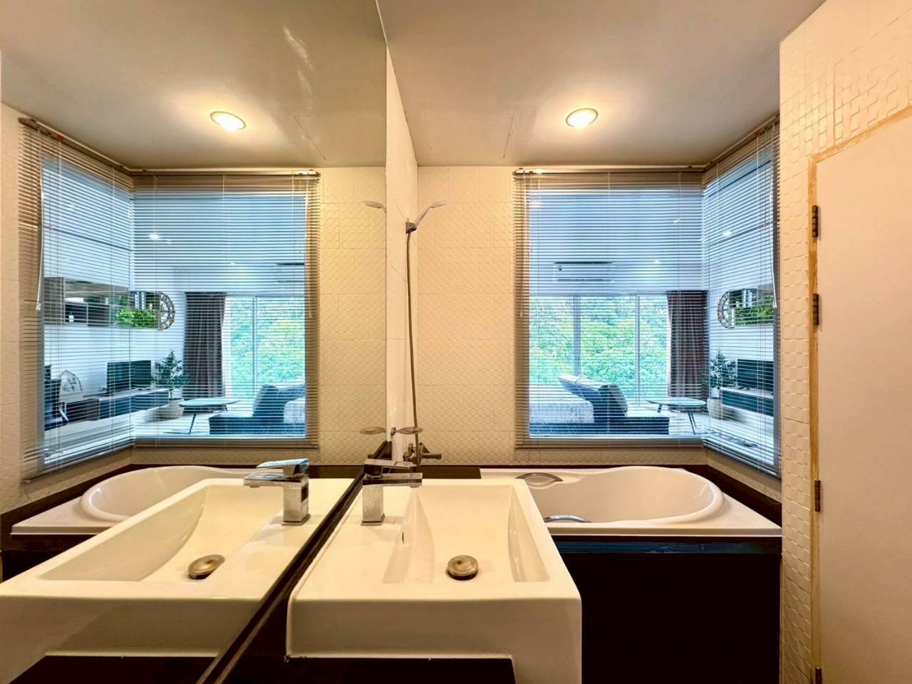 Chic Condominium WR-03649 8