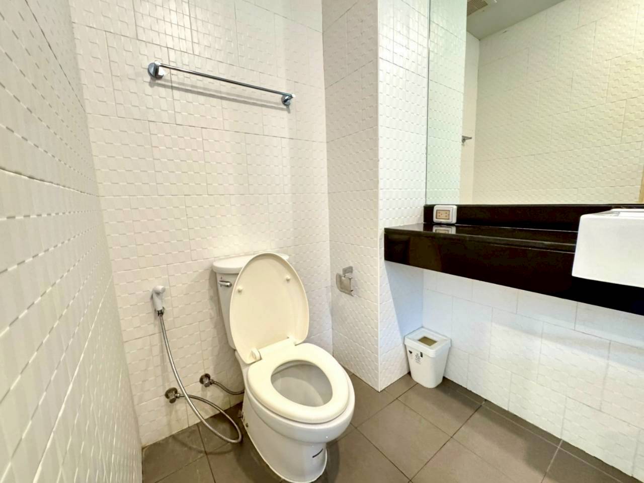 Chic Condominium WR-03649 9