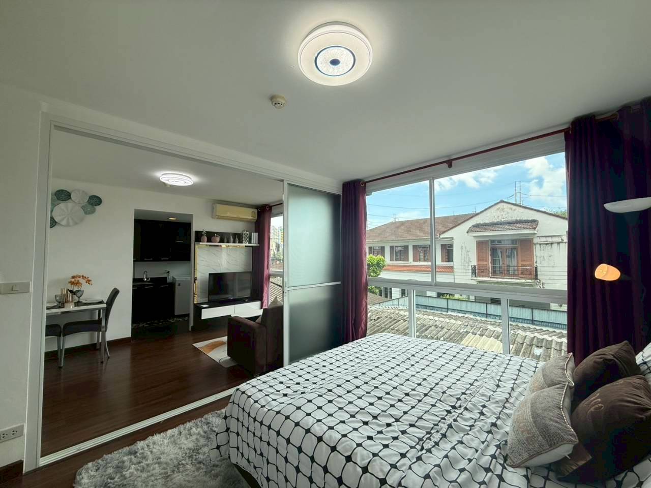 The Wide Condominium WR-03657 3