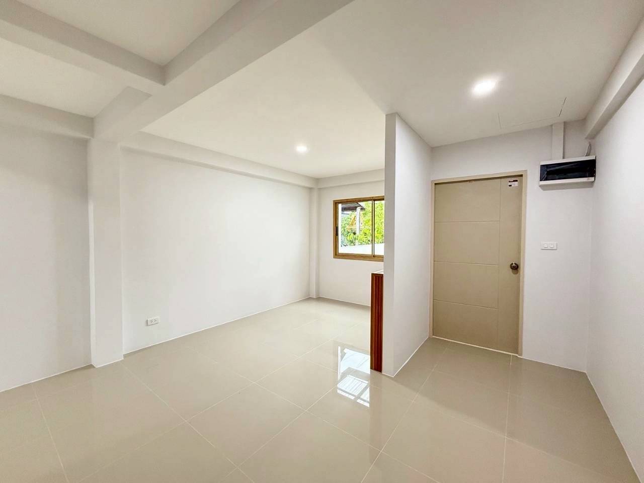 ทาวน์เฮ้าหลังมุม โซนฉลอง WR-03665 2