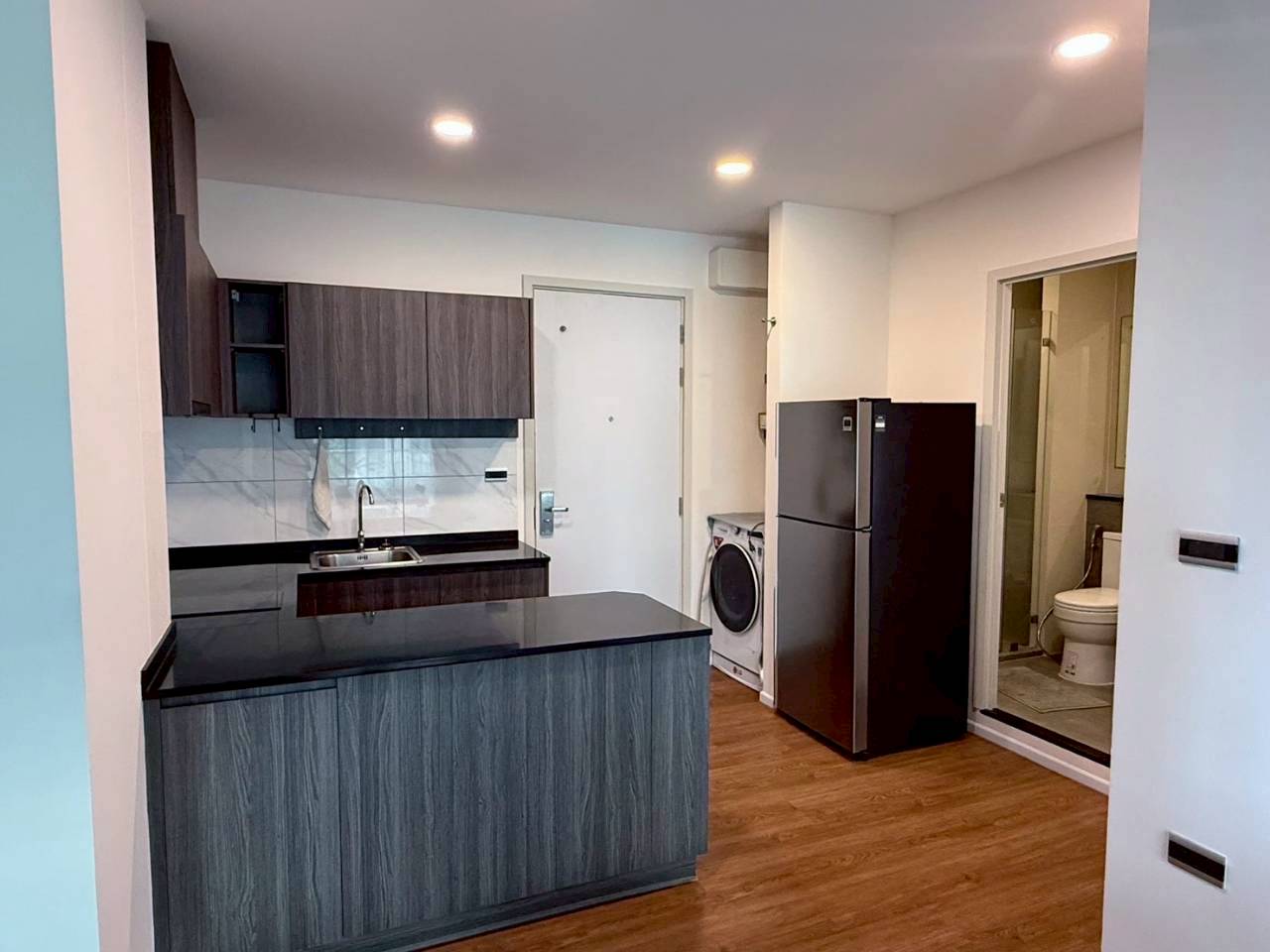 Space Condo WR-03672 9