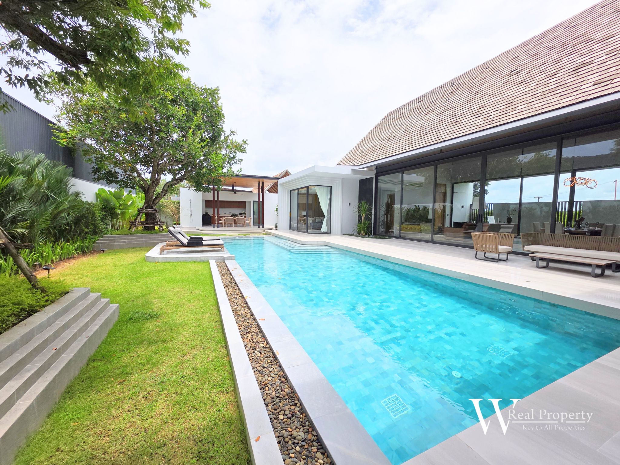 Stunning luxury pool villa at Cherng talay Phuket 10